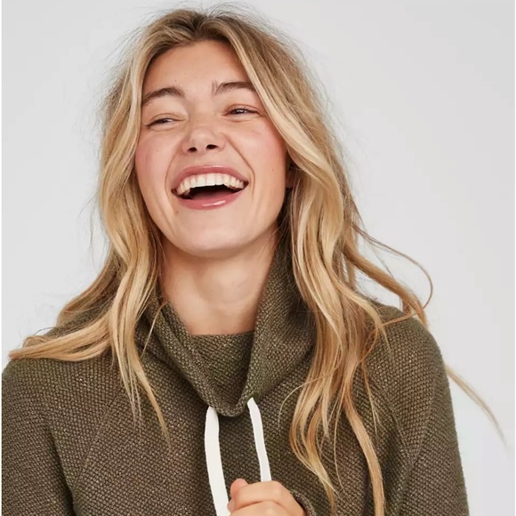(#47) AERIE Offline Mock Neck Sweatshirt - Picture 2 of 5